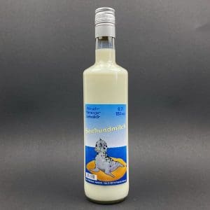 eine Flasche Seehundmilch Pfirsich-Maracuja-Sahnelikör, weißer, milchiger Fruchtsahnelikör in einer 0,7 Liter Flasche