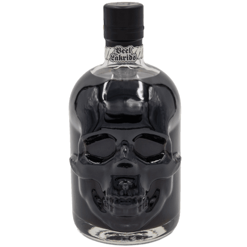 schwarze Totenkopfflasche mit Stüürmanns Seemannstod Lakritz Likör ohne Hintergrund