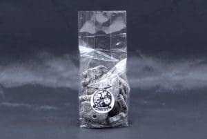Tüte mit Süßigkeiten Lakritz Schädel 100 g mit Stüürmanns Leider Geil Logo